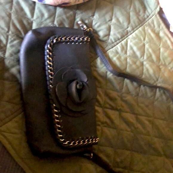 Nice shoulder bag for any occasion for an evening out on the town or just for fn - Picture 1 of 2